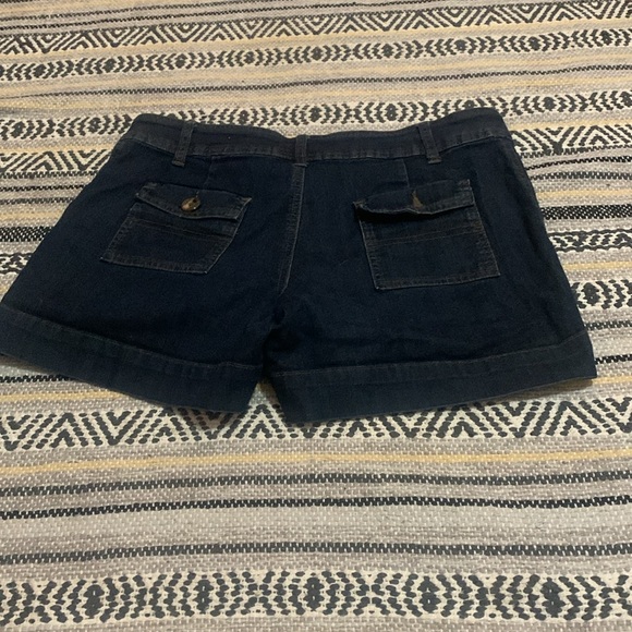 Shorts - Picture 2 of 2